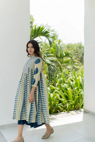 Amra ivory and indigo cotton side pleat kurta, boho hand block print - side view walking