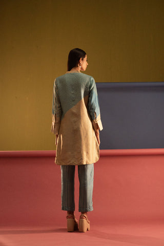 Back look of Array mint blue Co-ord set with mandarin collar and 3/4th sleeves. Casual wear, resort, summer holidays, brunch, soiree, Modern ethnic tunic set for women. Designed by Clos.