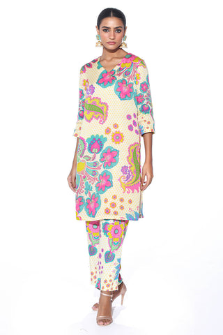 Blush Cream Kurta Co-Ord Set is a perfect blend of elegance and comfort. Designed for effortless style, this matching kurta and pants set is ideal for festive wear, chic casual outings, luxury loungewear.