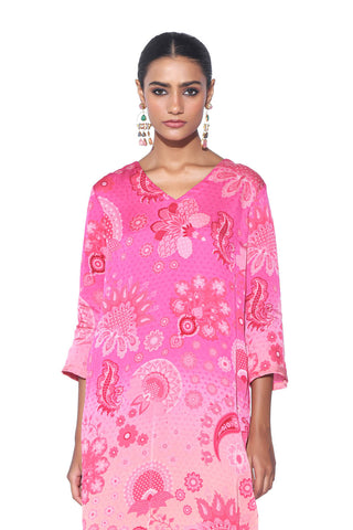 Close up of Pink Ombre Paisley Print Kurta Paired With Matching Pants, Co-Ord Set. Perfect for office wear, Resort, Lounge wear casual elegance, comfortable.