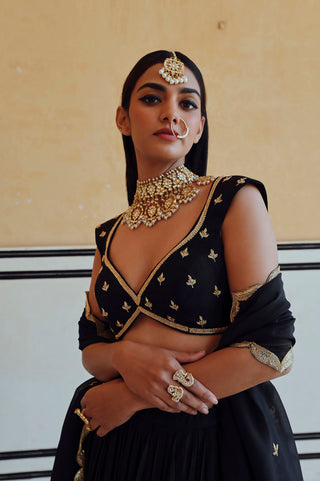 The close up look of the ease black kali lahenga set from Rahi collection.