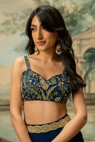 The close up look of the crop top and golden colour belt is seen on palazzo.