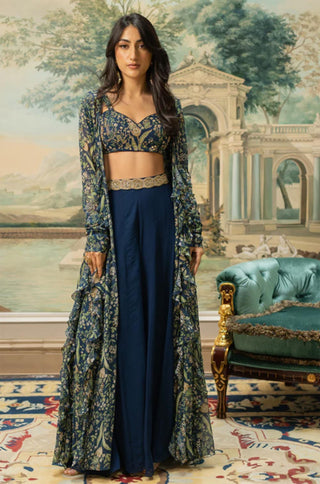 Our bestselling silhouette is back in a new style. The jacket set in Paulmi and Harsh signature print consisting of a hand–highlighted embroidery detailed blouse paired with a same print jacket and plain pants. It is styled with our signature cutdana belt.