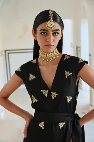 Close up look of the jumpsuit neckline and butti embroidery craftmanship.