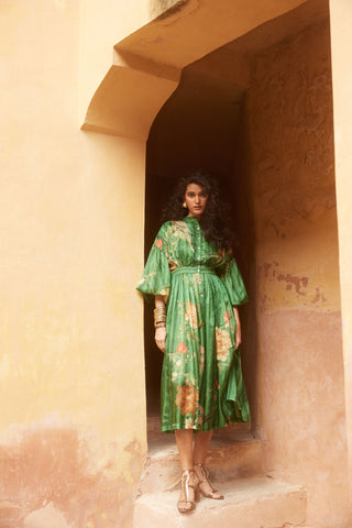 This green stripe floral midi dress is must have for resort look or brunch with friends or pool side party.