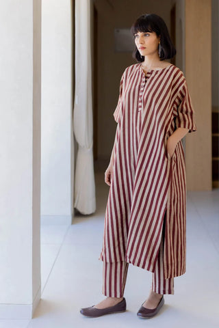 Maroon and beige stripe kurta with side pocket and side slit, three-quarter view