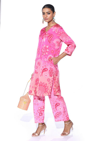 Model wearing Pink Paisley Print Kurta Paired With Matching Pants, Co-Ord Set. Perfect for office wear, Resort, Lounge wear casual elegance, and modern ethnic styling