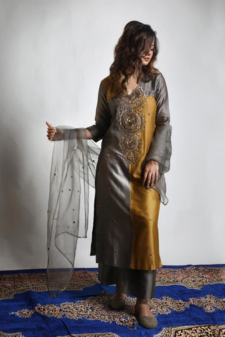 Featuring a straight Kurta embroidered with our 4 tiered Chakra motifs. Paired with matching Wide legged Pants and an embroidered Dupatta. Designed by Mona and Vishu.