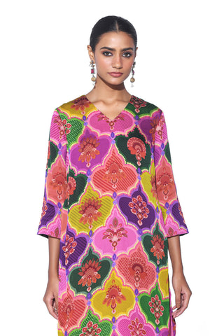 The side angle of multi-color royal paisely pattern kurt pant co-ord set. A perfect fushion indo-western designer luxury Gen-Z women dress.