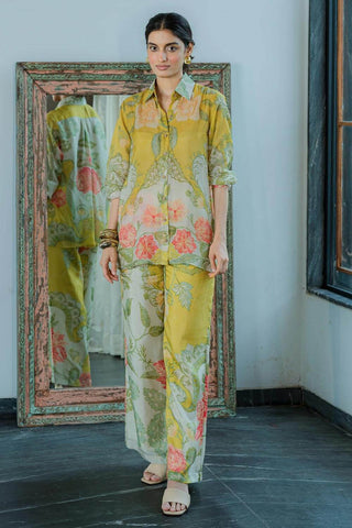 A co–ord set that combines comfort and style effortlessly with a touch of elegance, tailored from pure habutai silk with a striking print. Resort wear, brunch to soiree, vacation in stlye, gen-z glam, floaty and fierce and more. Designed by Paulmi and Harsh.