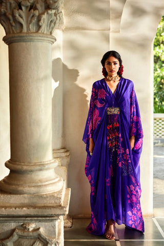 A purple printed kaftan – a total beauty! It features a delicate hand-embroidered detailing of sequins in the center. Breezy and effortlessly chic, it is perfect for balmy summer days, beachside strolls, and sunset sundowners.