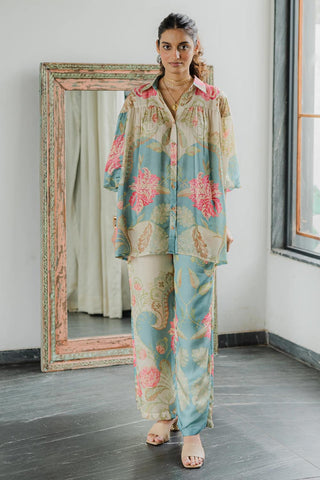 A co–ord set that combines comfort and style effortlessly with a touch of elegance, crafted from pure habutai silk with a striking floral print. Resort wear, brunch to soiree, vacation in stlye, gen-z glam, floaty and fierce and more. Designed by Paulmi and Harsh.