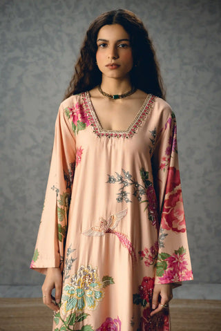 Pink Leonie kaftan for women offering an elegant luxury silhouette, perfect for resort holidays, destination weddings, beachside celebrations, glamorous parties and sophisticated vacation occasions.