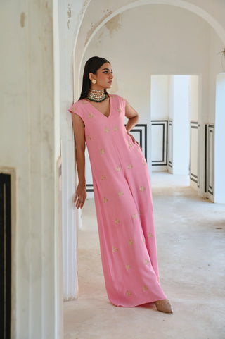 An elegant pink Indo-Western jumpsuit adorned with delicate gold butti embroidery — a modern silhouette that celebrates the beauty of traditional craftsmanship. Perfect for the woman who loves contemporary fashion with an ethnic touch. Style it for cocktail parties, festive celebrations or wedding ceremonies.