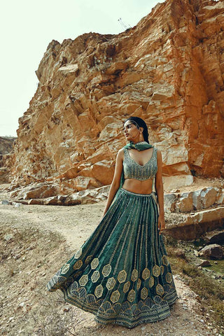 This turquoise velvet lehenga set is a pefect attair for wedding ceremonies, sangeet or receiption.